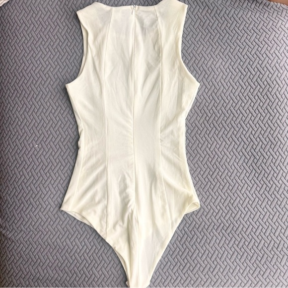 oh polly sleeveless mesh buttercream bodysuit - Picture 4 of 6